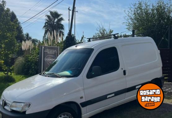 Utilitarios - Peugeot Partner 2008 Diesel 225000Km - En Venta