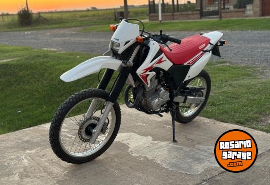 Motos - Honda Tornado XR 250 2023 Nafta 15000Km - En Venta