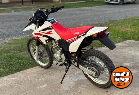 Motos - Honda Tornado XR 250 2023 Nafta 15000Km - En Venta