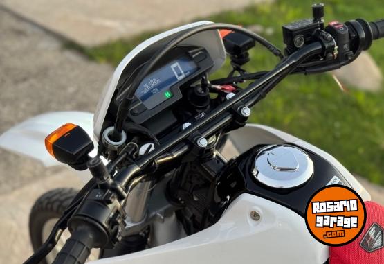 Motos - Honda Tornado XR 250 2023 Nafta 15000Km - En Venta