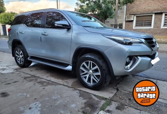 Camionetas - Toyota SW4 SRX 2017 Diesel 137500Km - En Venta