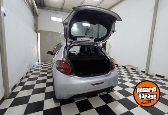 Autos - Peugeot 208 2017 Nafta 108000Km - En Venta