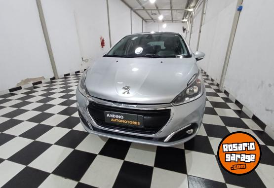 Autos - Peugeot 208 2017 Nafta 108000Km - En Venta