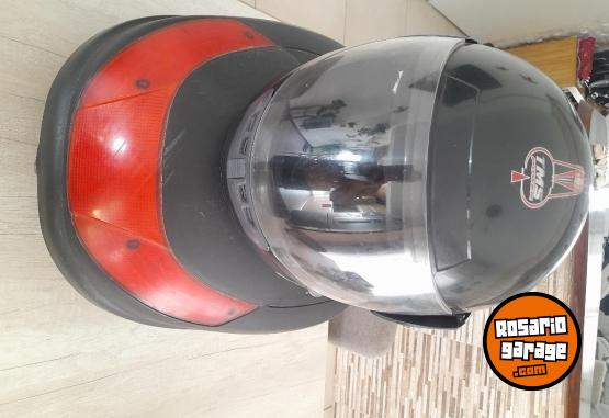 Accesorios para Motos - Baulera y casco buen estado - En Venta