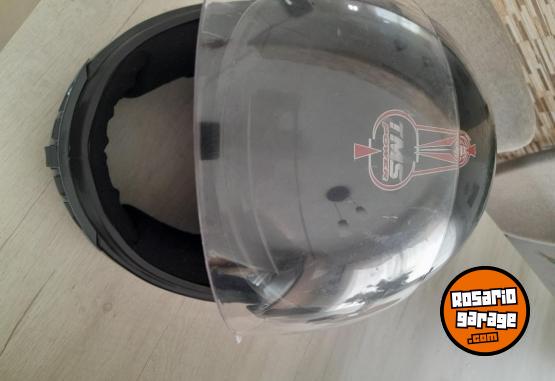 Accesorios para Motos - Baulera y casco buen estado - En Venta