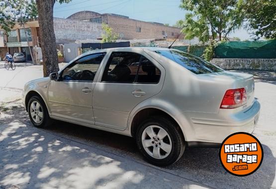 Autos - Volkswagen Bora 2.0 trendeline 2011 Nafta 230000Km - En Venta