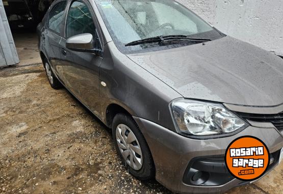 Autos - Toyota etios xs 2019 Nafta 65000Km - En Venta
