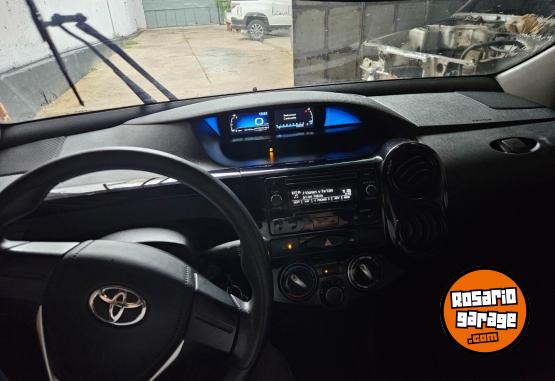 Autos - Toyota etios xs 2019 Nafta 65000Km - En Venta