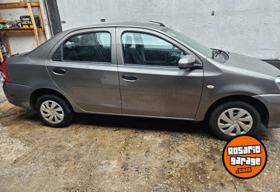 Autos - Toyota etios xs 2019 Nafta 65000Km - En Venta