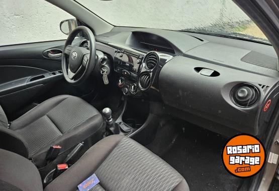 Autos - Toyota etios xs 2019 Nafta 65000Km - En Venta