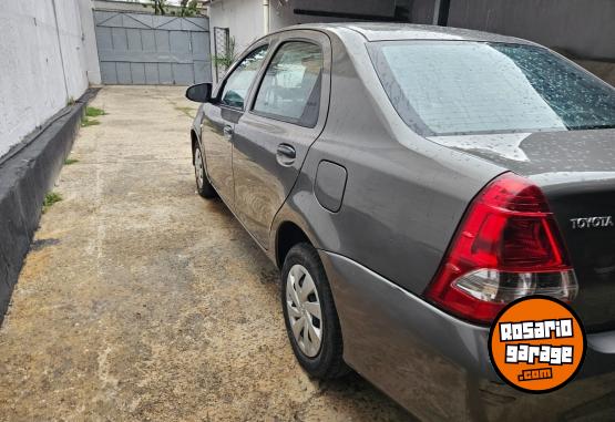Autos - Toyota etios xs 2019 Nafta 65000Km - En Venta