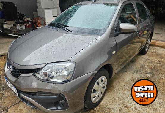 Autos - Toyota etios xs 2019 Nafta 65000Km - En Venta