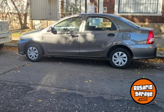 Autos - Toyota etios xs 2019 Nafta 65000Km - En Venta