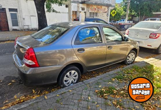 Autos - Toyota etios xs 2019 Nafta 65000Km - En Venta