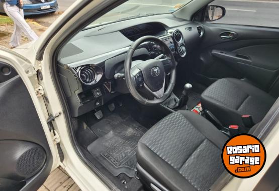 Autos - Toyota Etios 1.5 xls 2015 Nafta 126000Km - En Venta