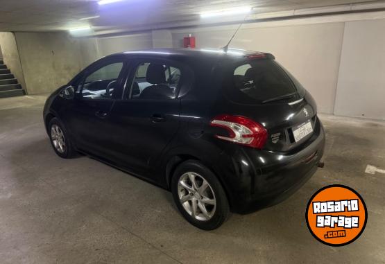 Autos - Peugeot 208 allure nav 2015 Nafta 105000Km - En Venta