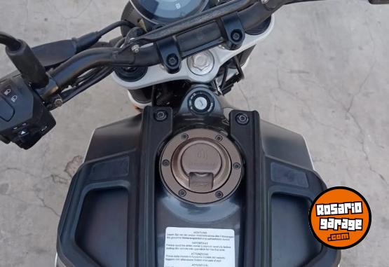 Motos - Husqvarna Svartpilen 2022 Nafta 5500Km - En Venta