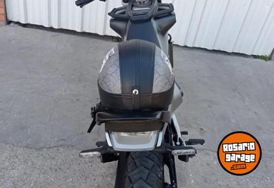 Motos - Husqvarna Svartpilen 2022 Nafta 5500Km - En Venta
