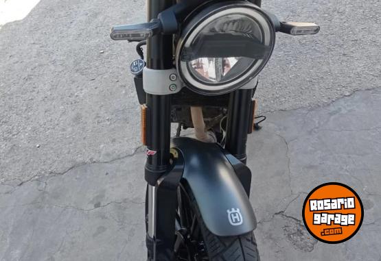 Motos - Husqvarna Svartpilen 2022 Nafta 5500Km - En Venta