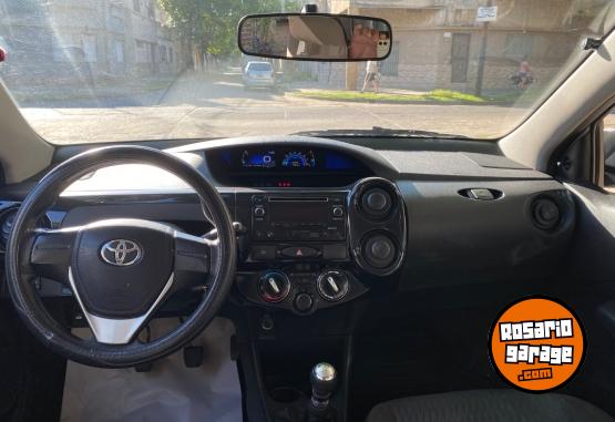 Autos - Toyota Etios 2018 Nafta 150000Km - En Venta