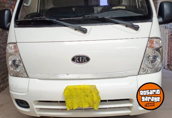 Camiones y Gr�as - Vendo Kia 2500 modelo 2010 ,con aire acondicionado levanta vidrios y cierre centralizado - En Venta