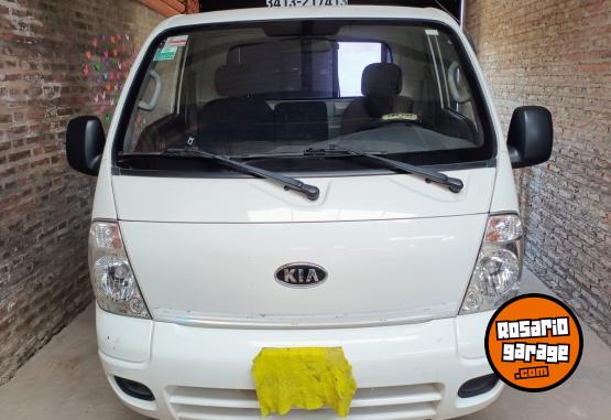Camiones y Gr�as - Vendo Kia 2500 modelo 2010 ,con aire acondicionado levanta vidrios y cierre centralizado - En Venta