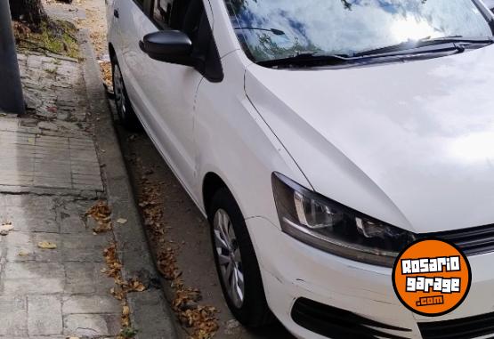 Autos - Volkswagen Suran Conforline 2015 Nafta 99000Km - En Venta