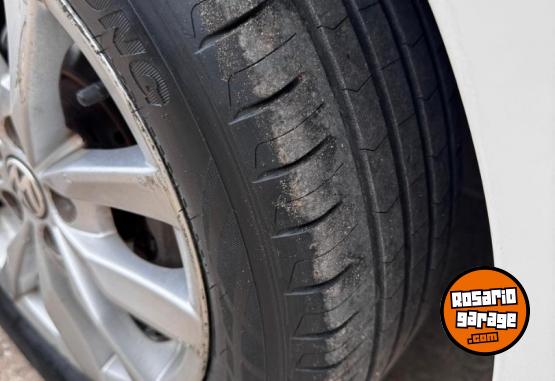 Autos - Volkswagen Suran 1.6 Highline 2013 Nafta 168000Km - En Venta