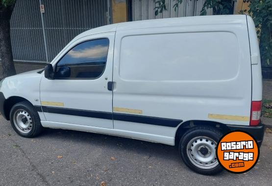 Utilitarios - Peugeot Partner 2012 GNC 152000Km - En Venta