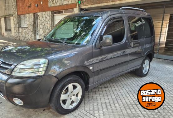 Utilitarios - Peugeot Partner 1ra mano permuto 2014 Nafta 140000Km - En Venta