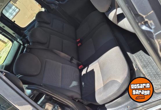 Utilitarios - Peugeot Partner 1ra mano permuto 2014 Nafta 140000Km - En Venta