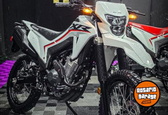 Motos - Honda Tornado xr 300 2025 Nafta 2500Km - En Venta