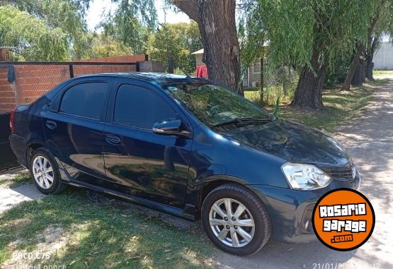 Autos - Toyota Etios 2017 GNC 200000Km - En Venta