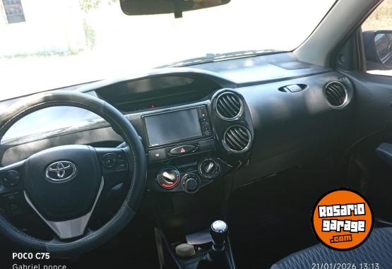Autos - Toyota Etios 2017 GNC 200000Km - En Venta