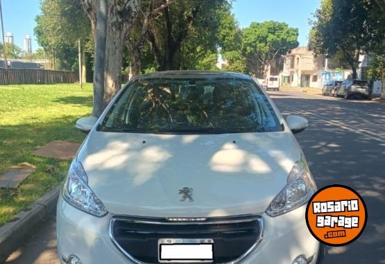 Autos - Peugeot 208 2014 Nafta 126500Km - En Venta