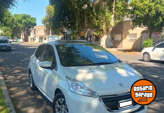 Autos - Peugeot 208 2014 Nafta 126500Km - En Venta