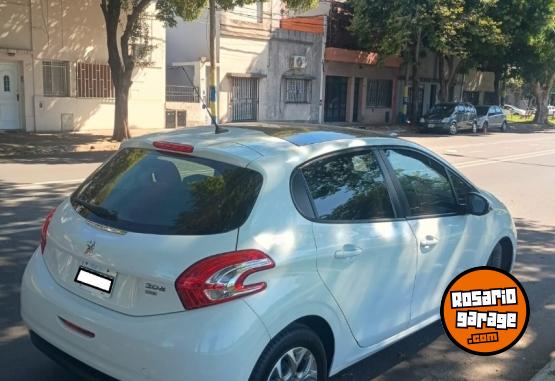 Autos - Peugeot 208 2014 Nafta 126500Km - En Venta