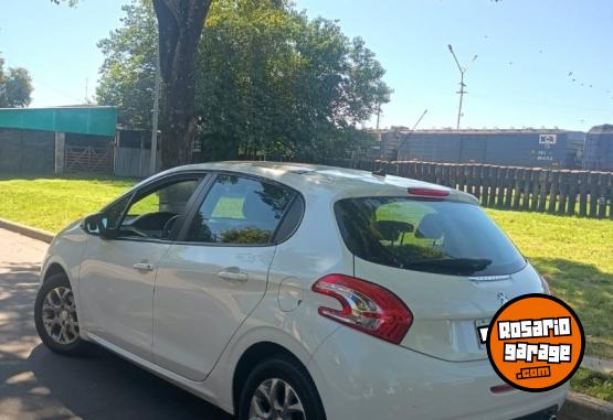 Autos - Peugeot 208 2014 Nafta 126500Km - En Venta