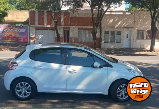 Autos - Peugeot 208 2014 Nafta 126500Km - En Venta