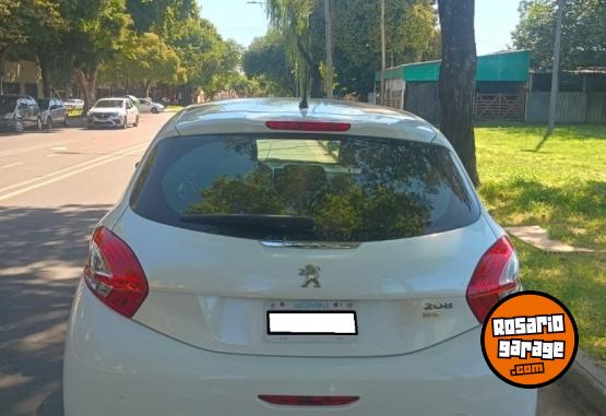 Autos - Peugeot 208 2014 Nafta 126500Km - En Venta