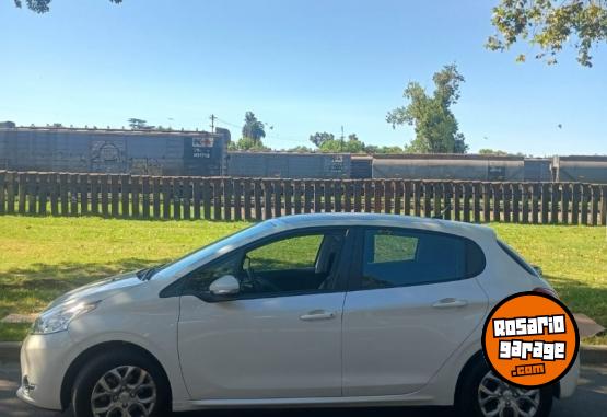 Autos - Peugeot 208 2014 Nafta 126500Km - En Venta