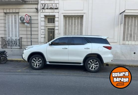 Camionetas - Toyota SW4 2.8 Srx 177cv 4x4 7as 2017 Diesel 180000Km - En Venta