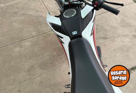 Motos - Honda Tornado 300 2025 Nafta 1600Km - En Venta