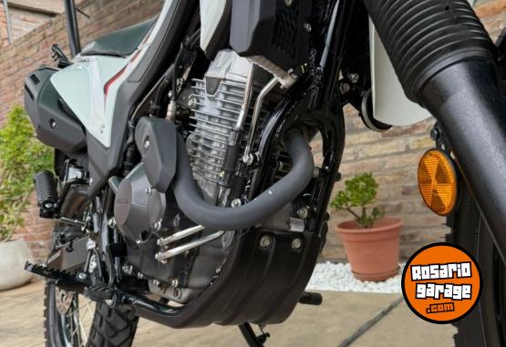 Motos - Honda Tornado 300 2025 Nafta 1600Km - En Venta