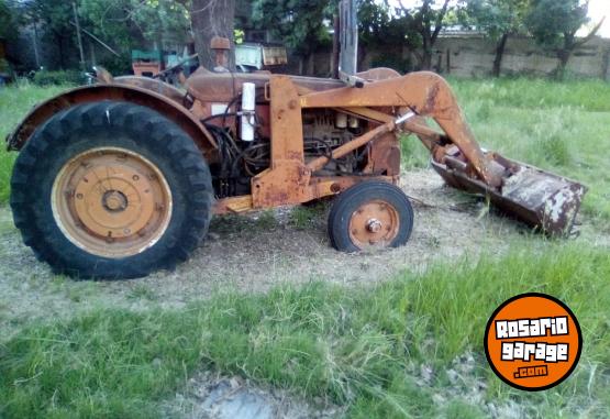 Camiones y Grúas - Camión volador y tractor con pala.adaptada - En Venta