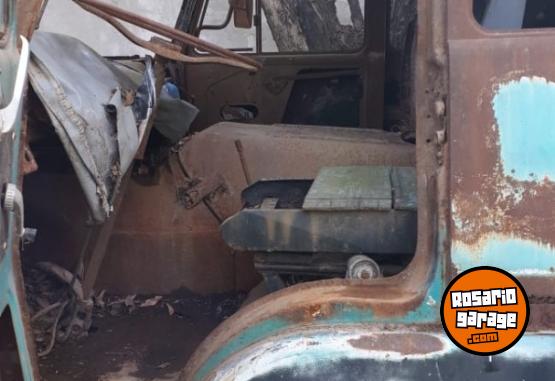 Camiones y Grúas - Camión volador y tractor con pala.adaptada - En Venta