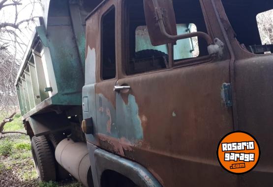 Camiones y Grúas - Camión volador y tractor con pala.adaptada - En Venta