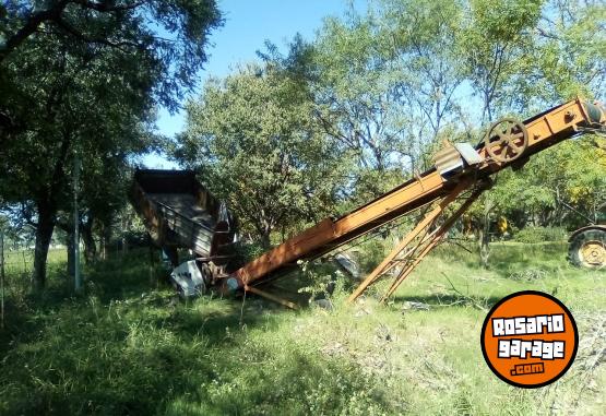 Camiones y Grúas - Camión volador y tractor con pala.adaptada - En Venta