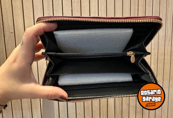 Indumentaria - Billetera Prune - En Venta