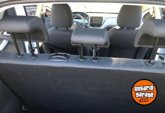 Autos - Peugeot 208 allure touchscreen 2016 Nafta 127000Km - En Venta
